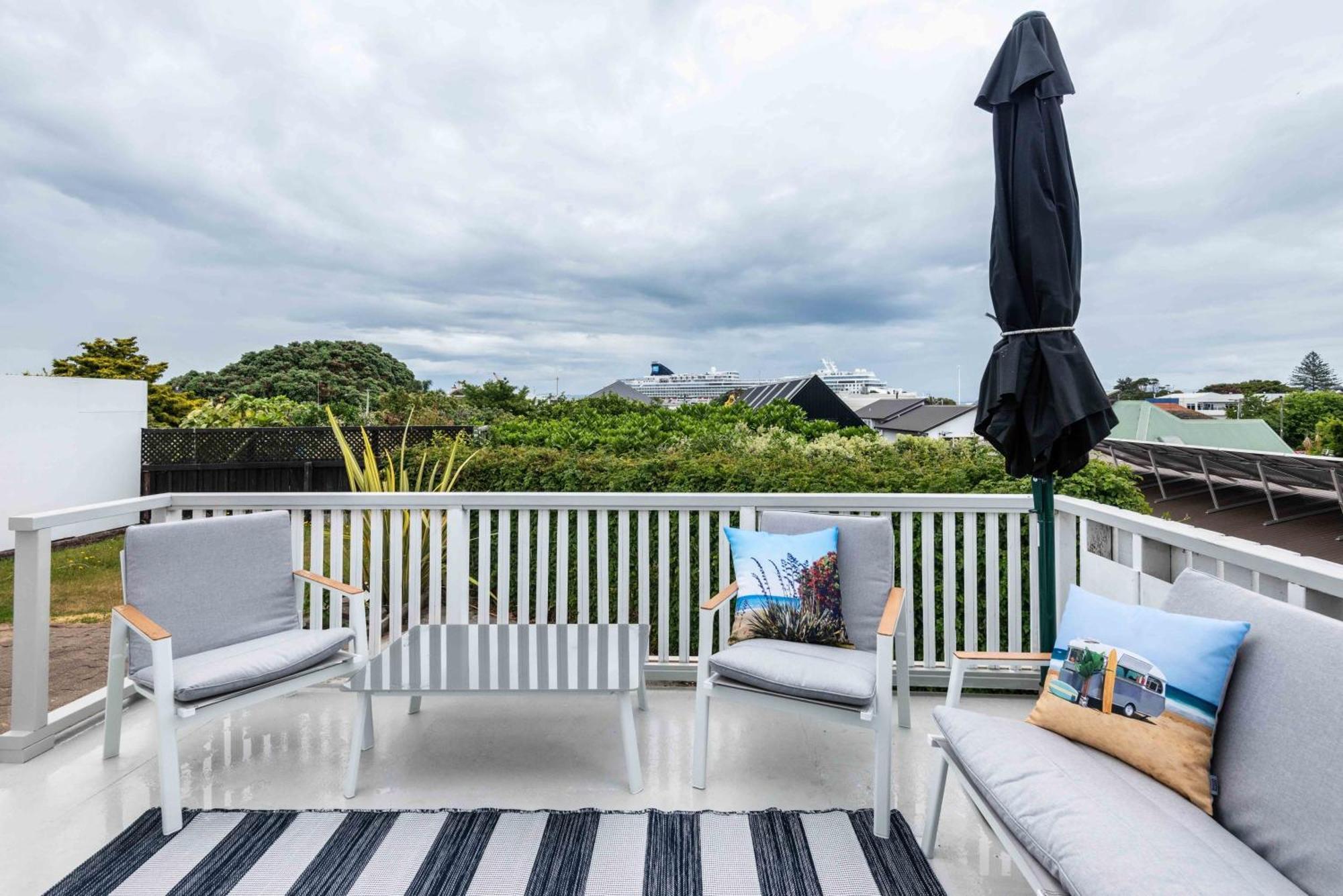 Awesome Beach House On Oceanview Road Маунт-Маунгануй Екстер'єр фото